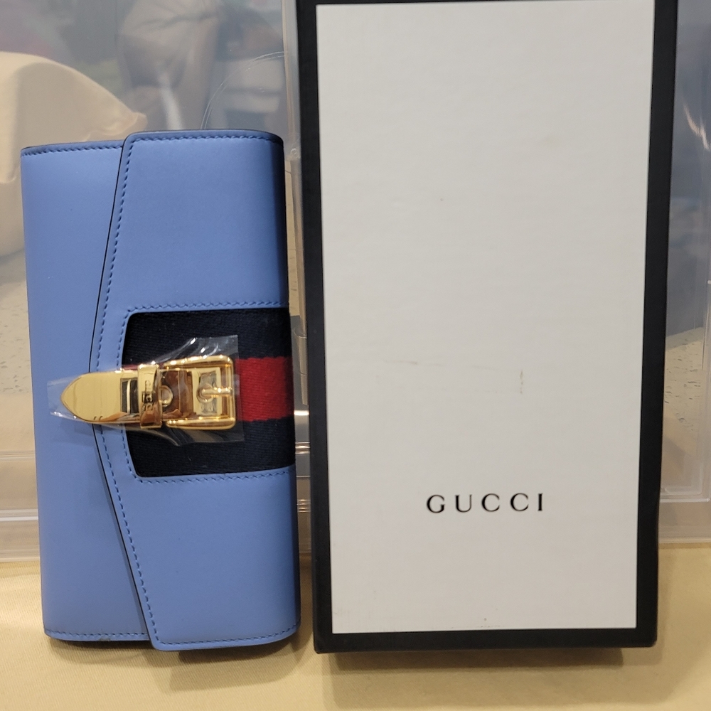 AUTHENTIC Gucci Wallet